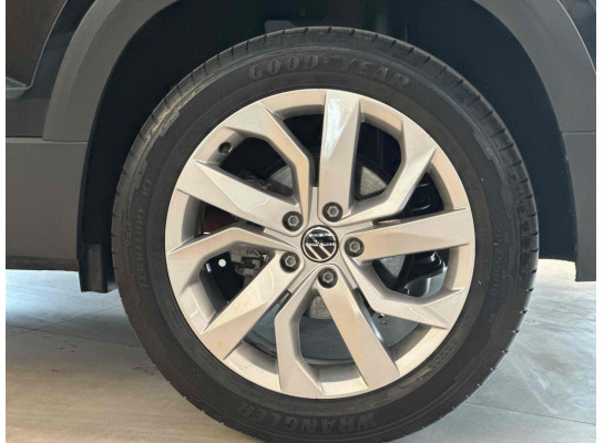 Volkswagen TAOS 1.4 250 TSI TOTAL FLEX COMFORTLINE AUTOMÁTICO 2023/2023