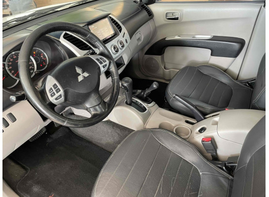 Mitsubishi L200 Triton HPE 3.2 CD TB Int.Diesel Aut 2012/2013