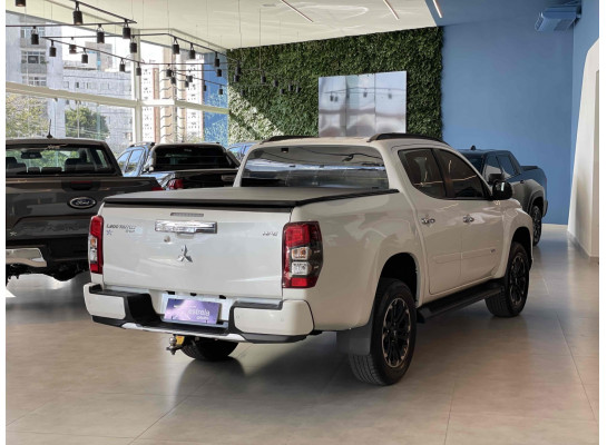 Mitsubishi L200 Triton 2.4 16V TURBO DIESEL SPORT HPE CD 4P 4X4 AUTOMÁTICO 2023/2024