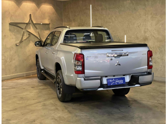 Mitsubishi L200 Triton 2.4 16V TURBO DIESEL SPORT HPE CD 4P 4X4 AUTOMÁTICO 2022/2023