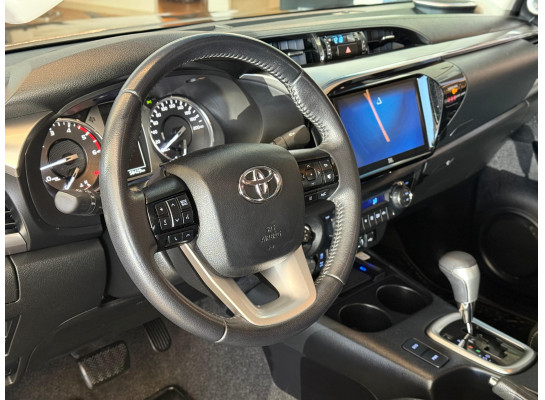 Toyota Hilux Cabine Dupla 2.8 D-4D TURBO DIESEL CD SRX PLUS 4X4 AUTOMÁTICO 2023/2024